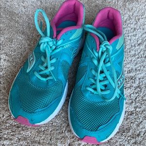 Like new teal / pink saucony running shoes
